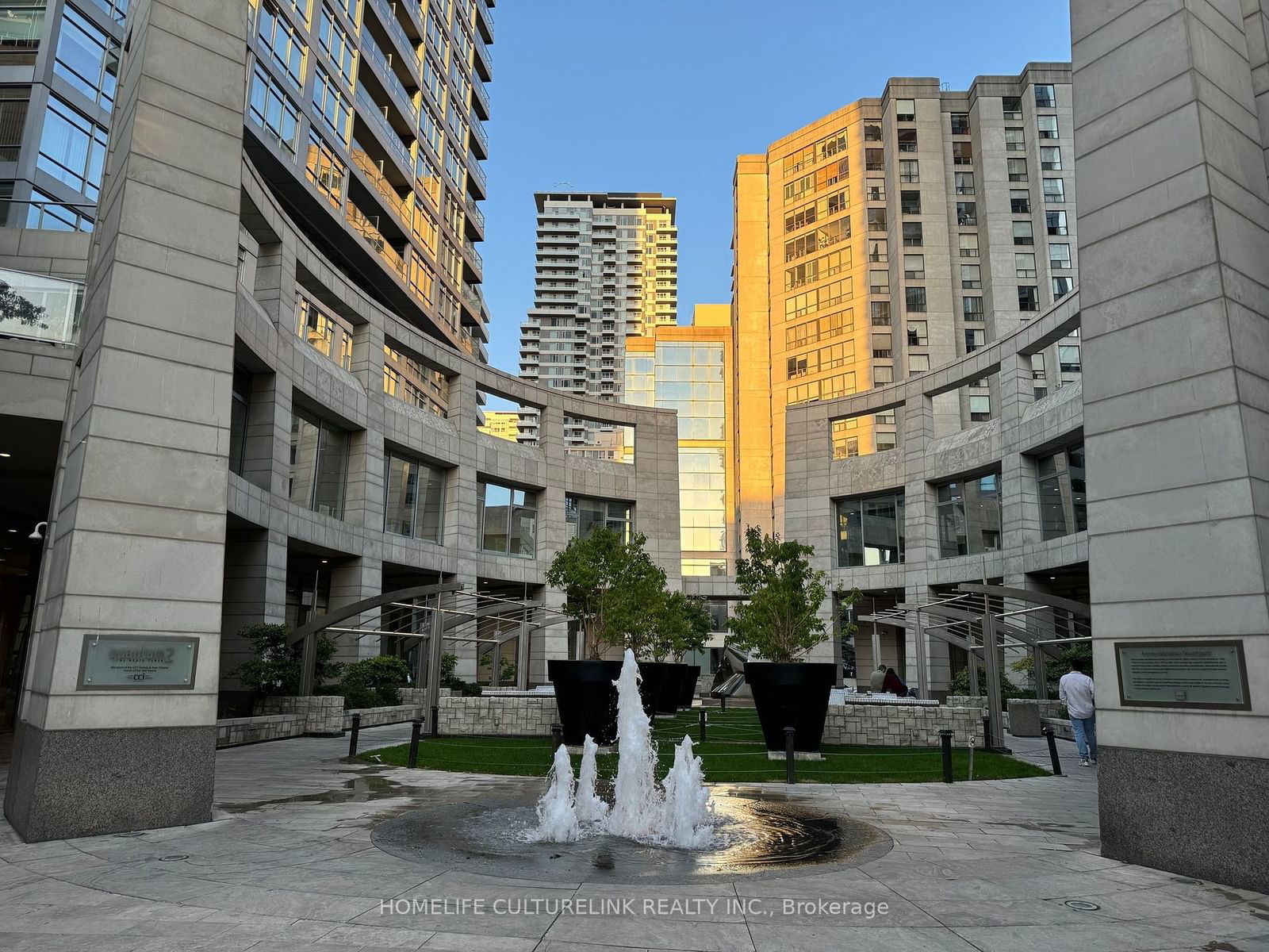 2181 Yonge St, unit 801 for rent