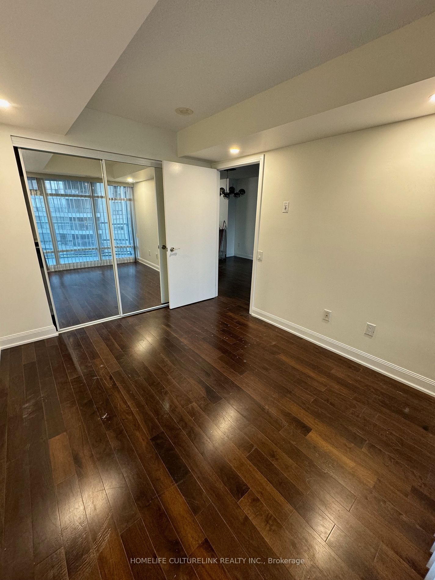 2181 Yonge St, unit 801 for rent