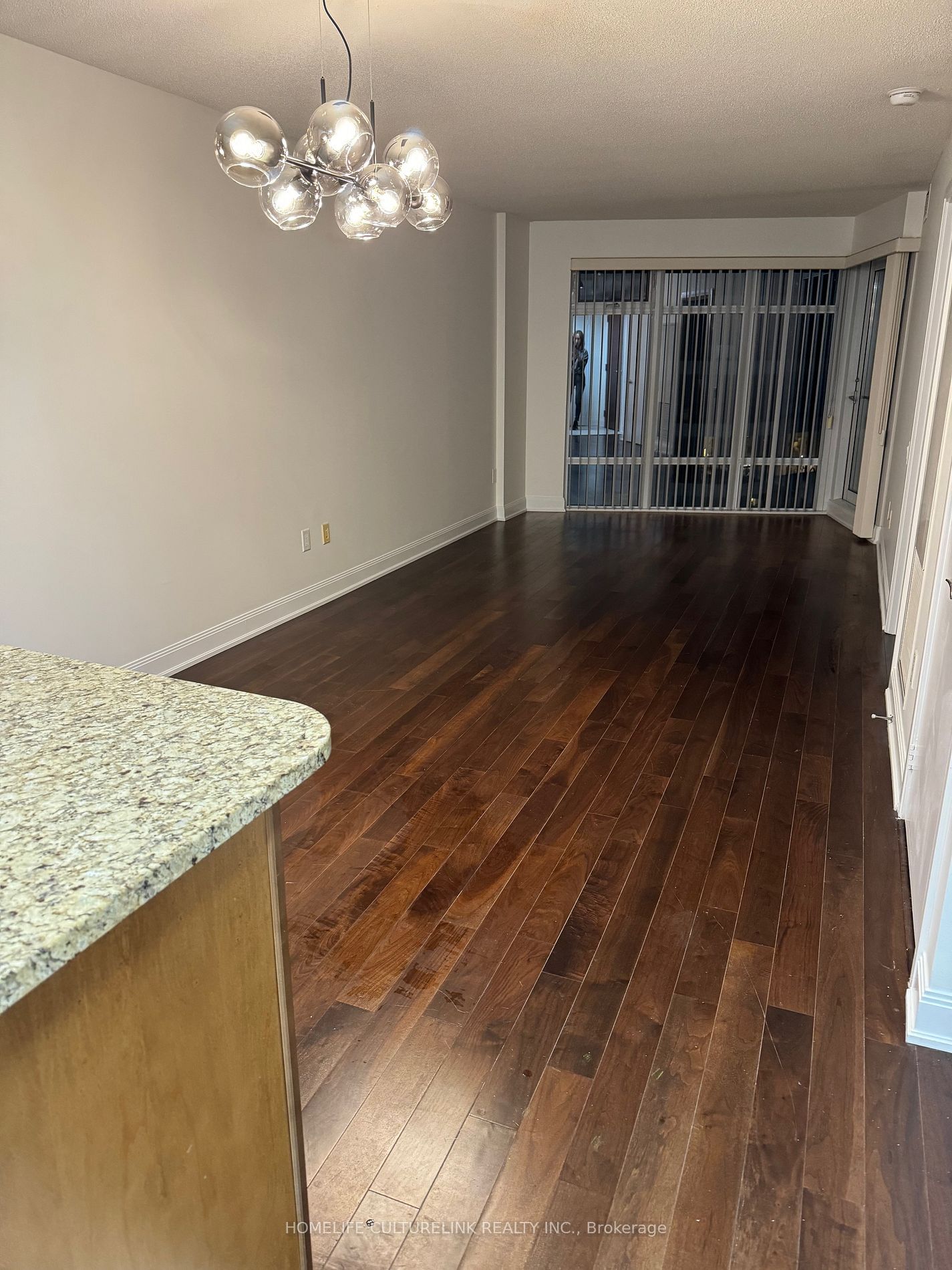 2181 Yonge St, unit 801 for rent