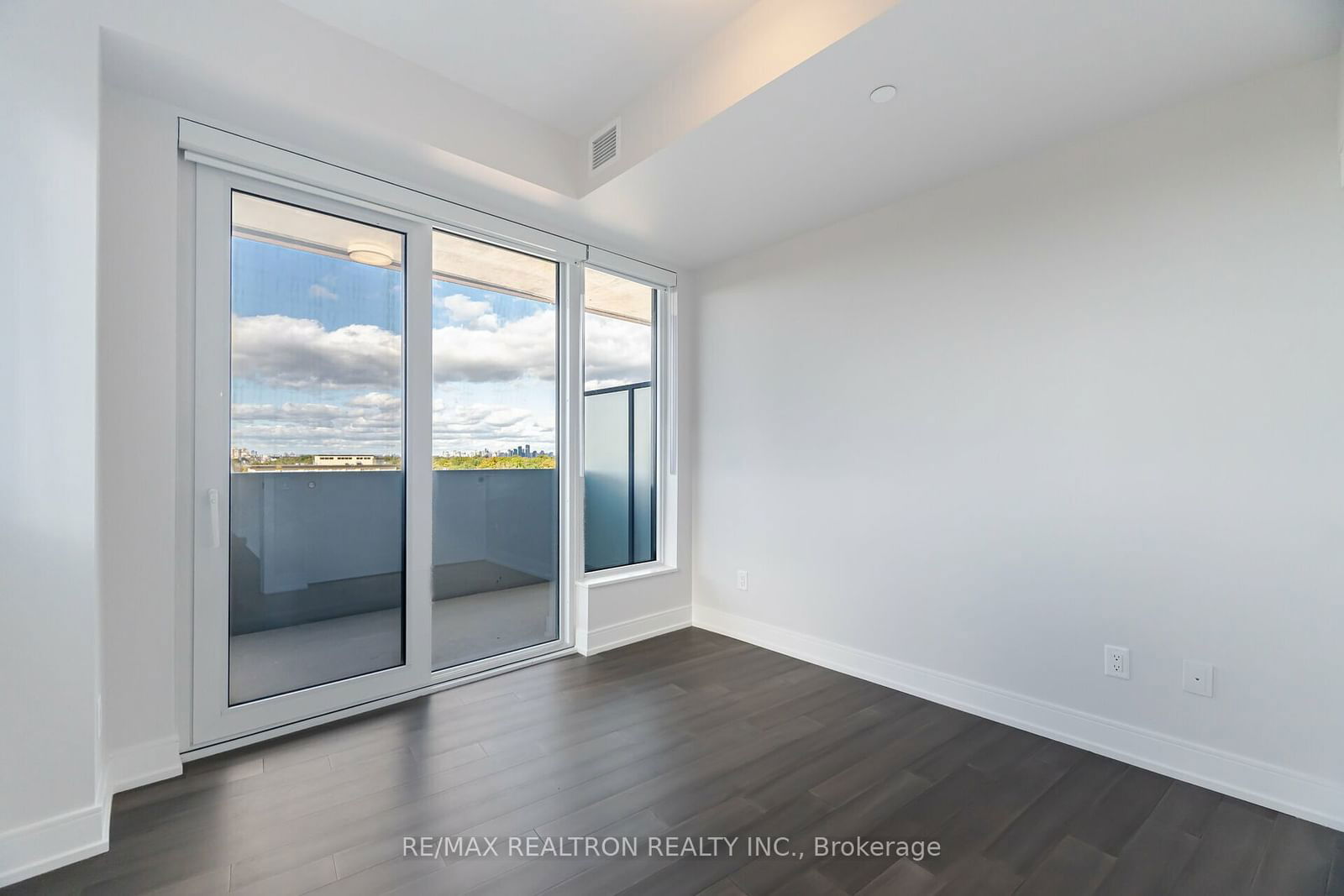 2525 Bathurst St, unit 807 for rent