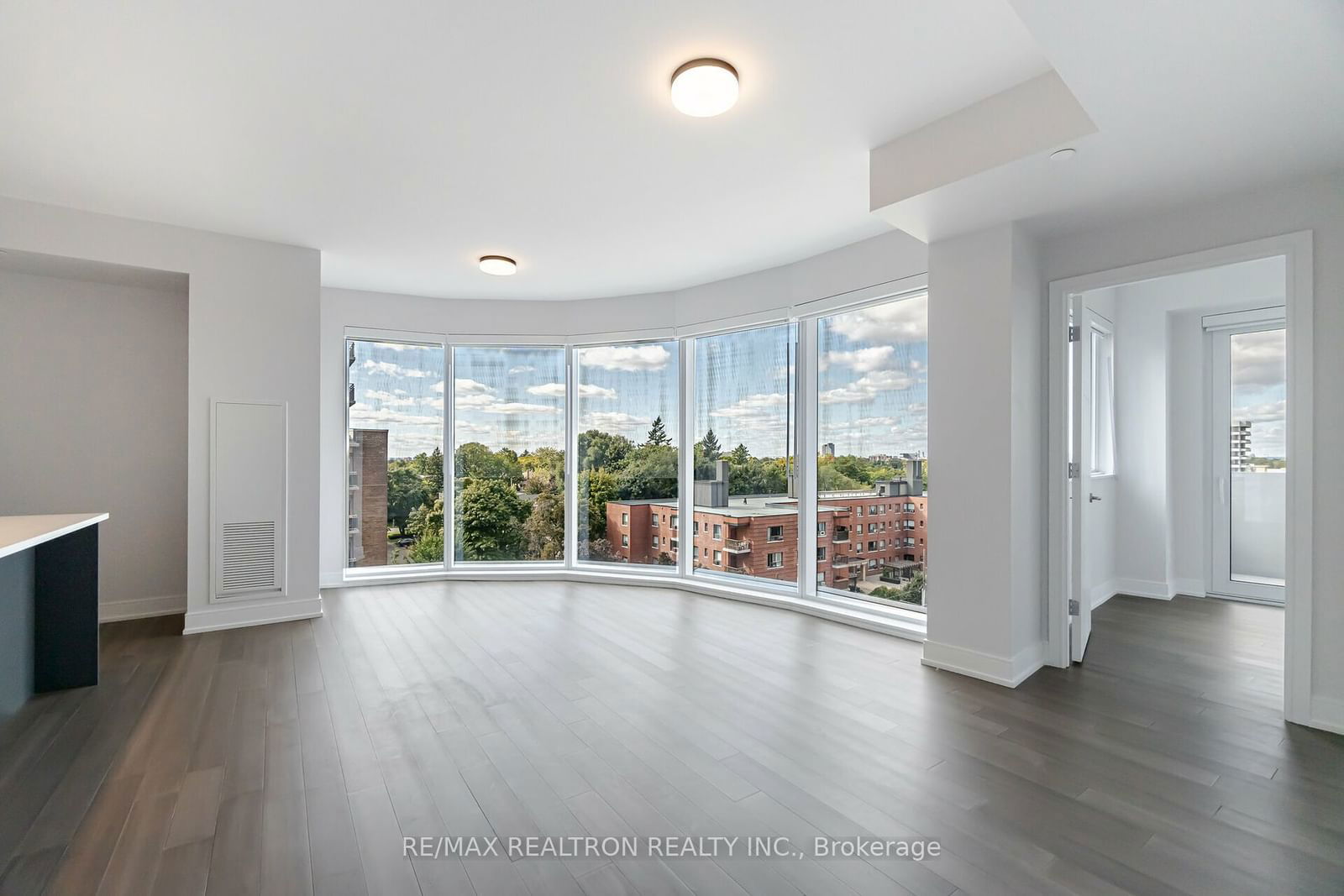 2525 Bathurst St, unit 807 for rent