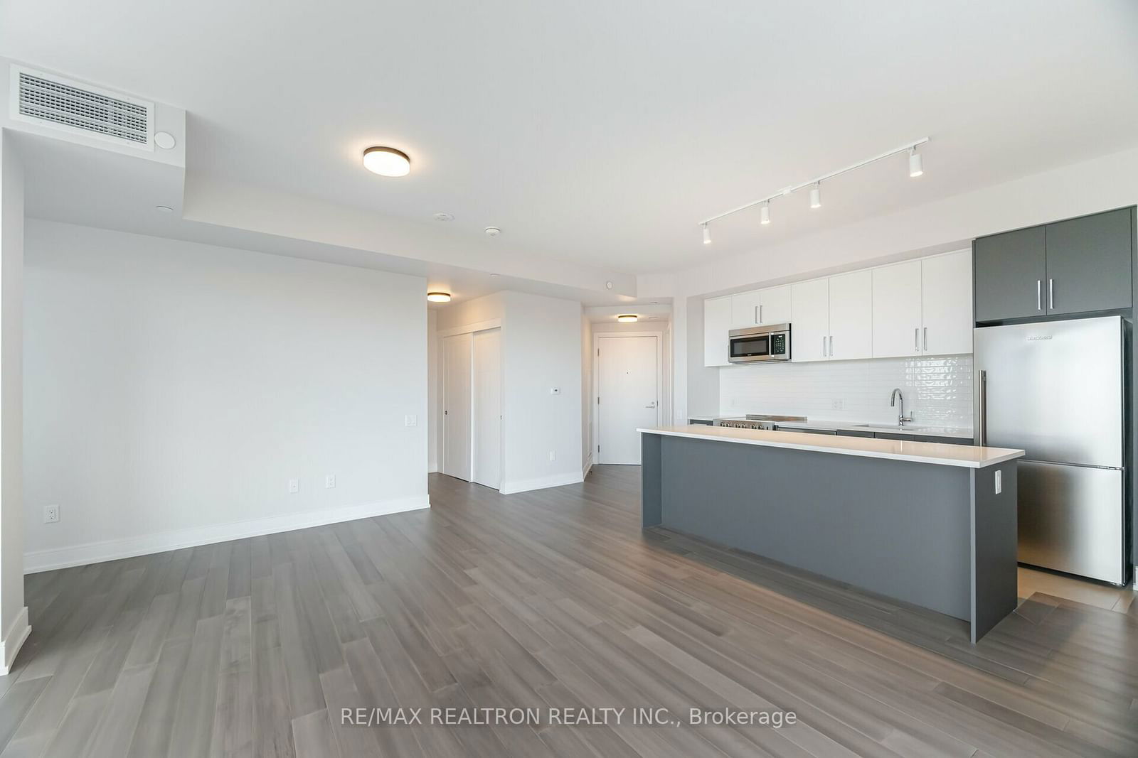 2525 Bathurst St, unit 807 for rent