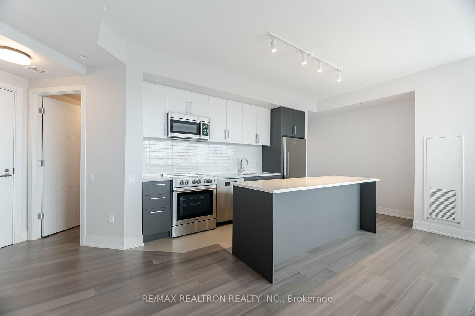 2525 Bathurst St, unit 807 for rent