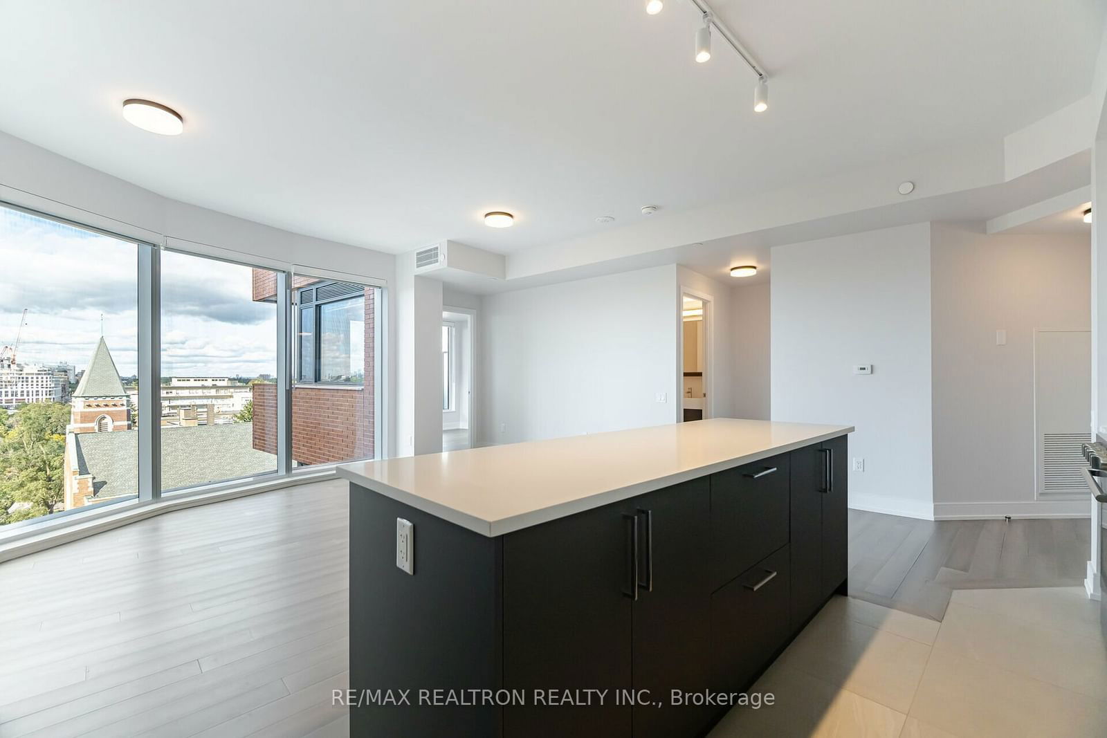 2525 Bathurst St, unit 807 for rent