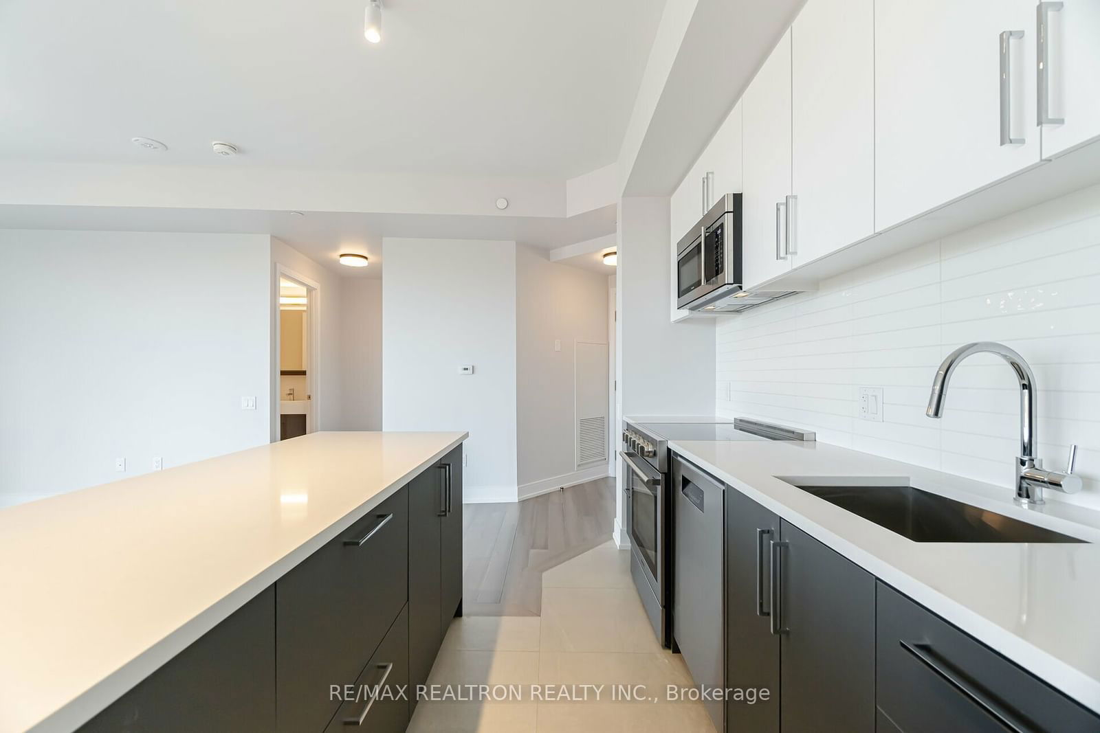 2525 Bathurst St, unit 807 for rent