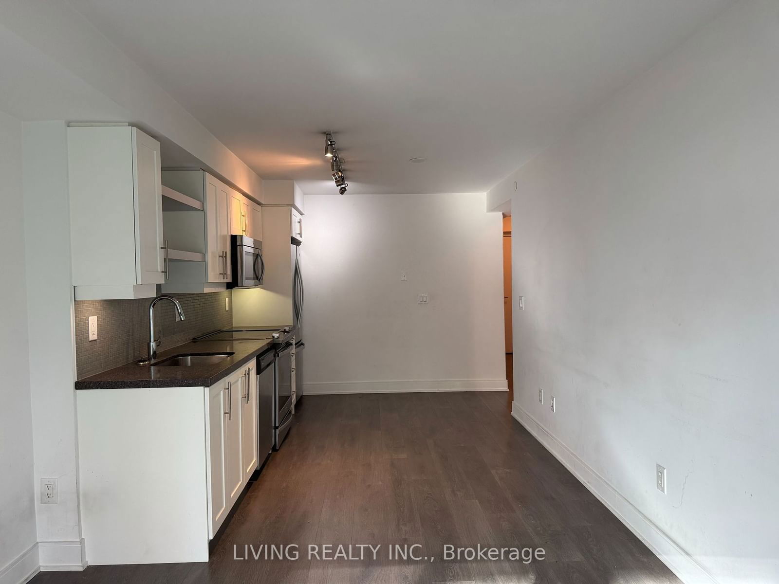 525 Adelaide St W, unit 323 for rent