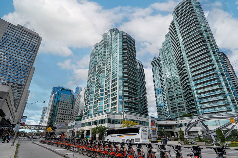 10 QUEENS Quay W, unit 702 for rent