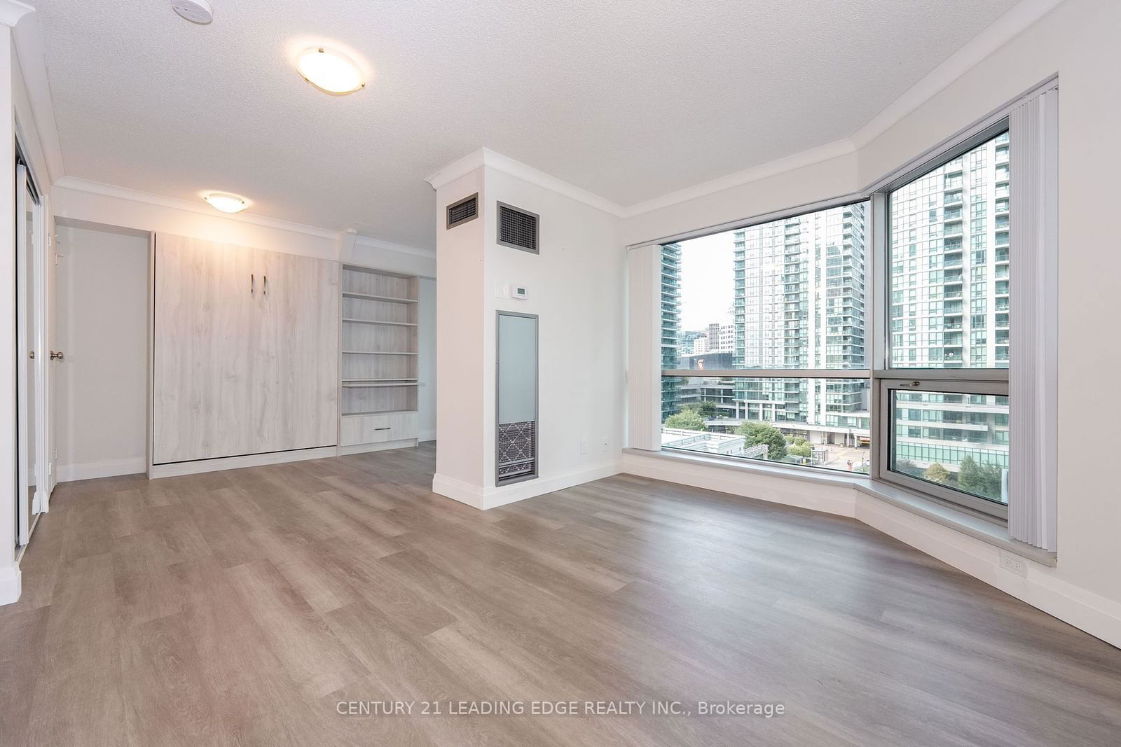 10 QUEENS Quay W, unit 702 for rent