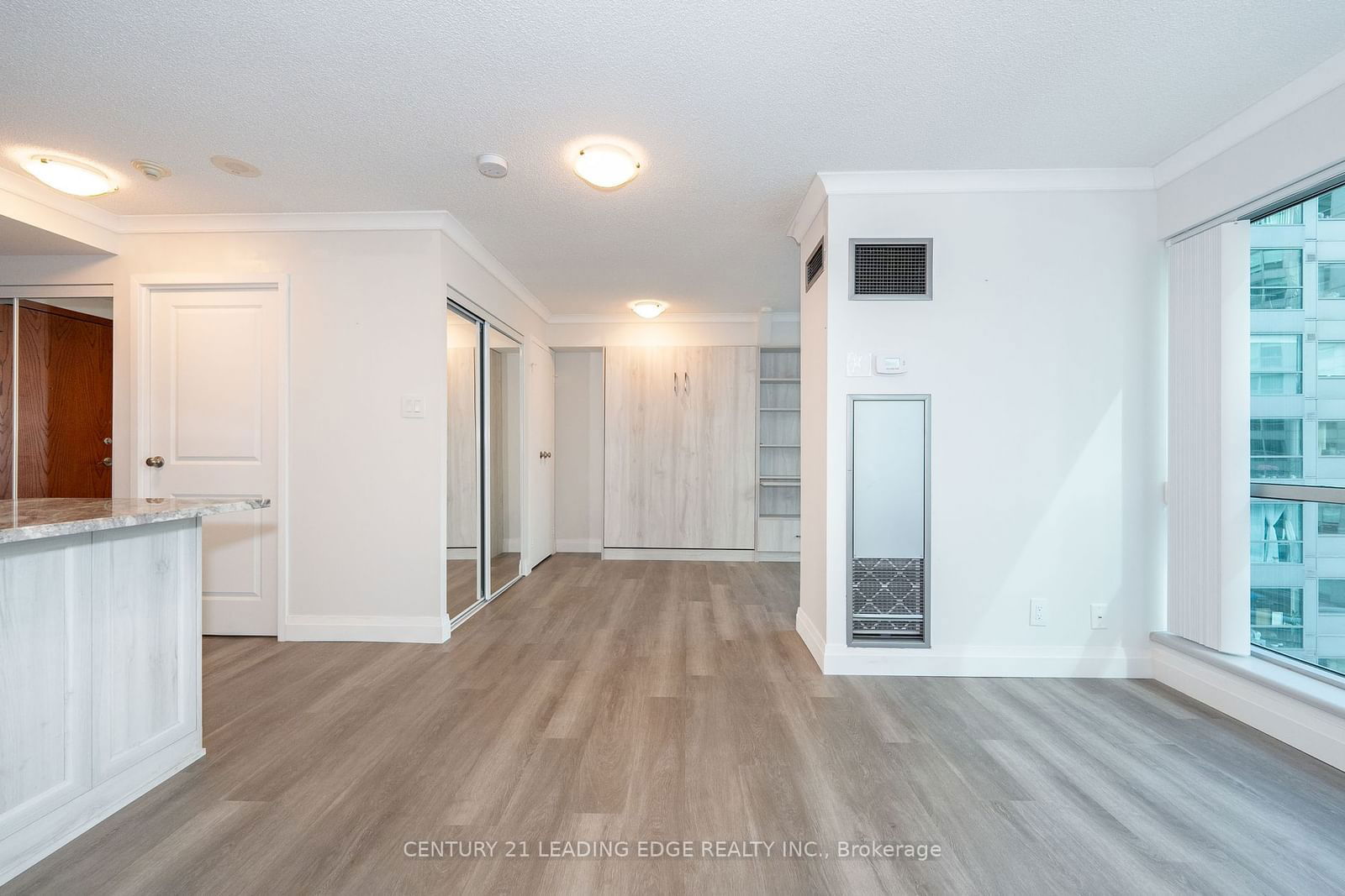 10 QUEENS Quay W, unit 702 for rent