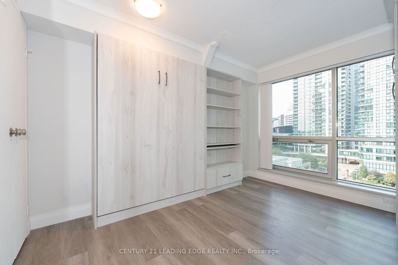 10 QUEENS Quay W, unit 702 for rent