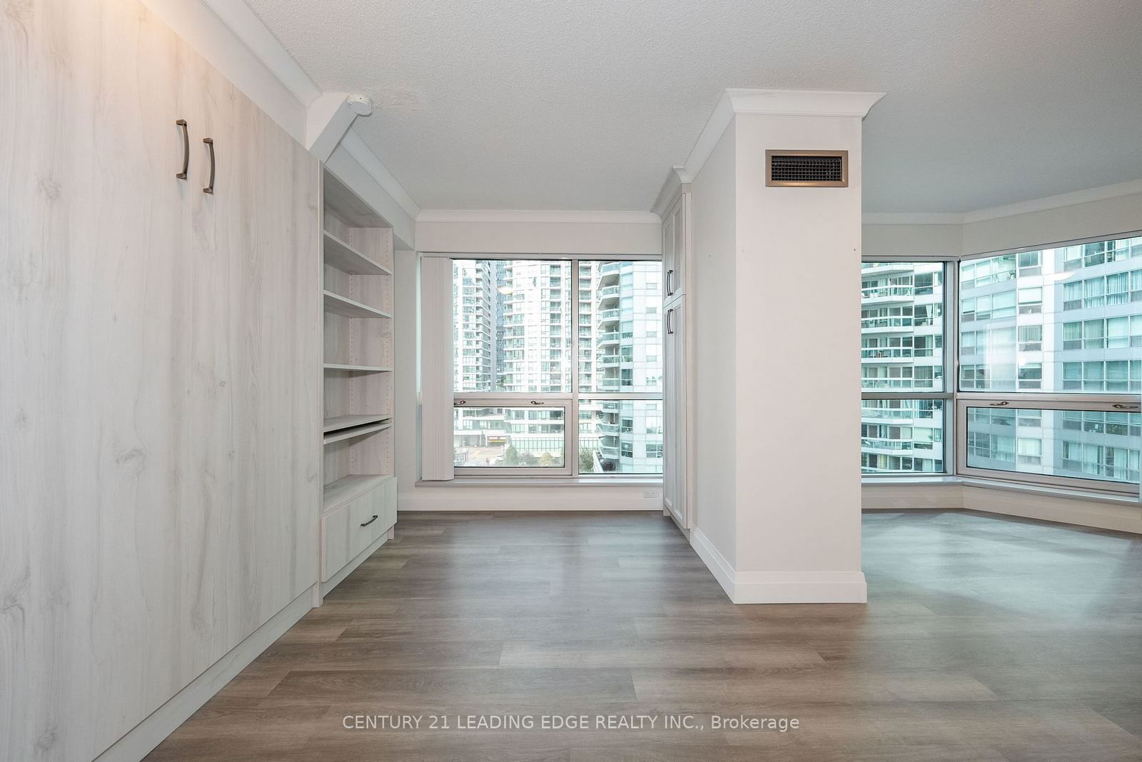 10 QUEENS Quay W, unit 702 for rent