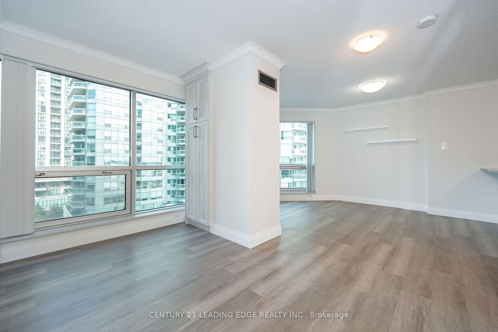 10 QUEENS Quay W, unit 702 for rent