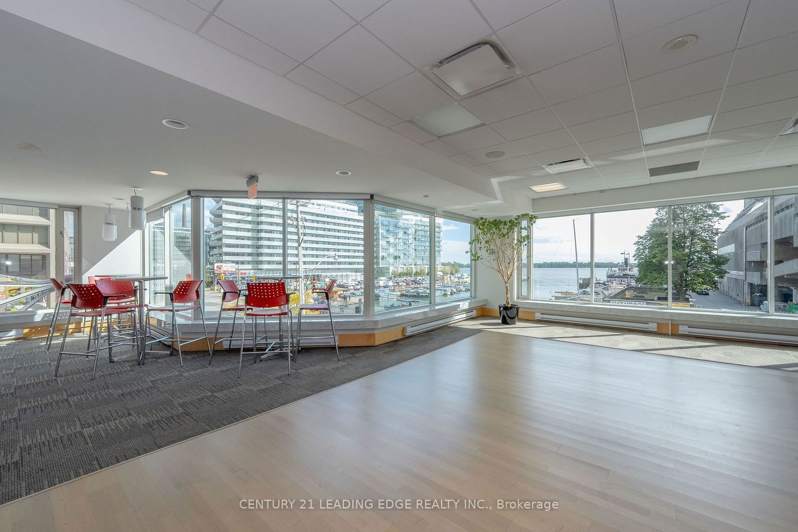 10 QUEENS Quay W, unit 702 for rent