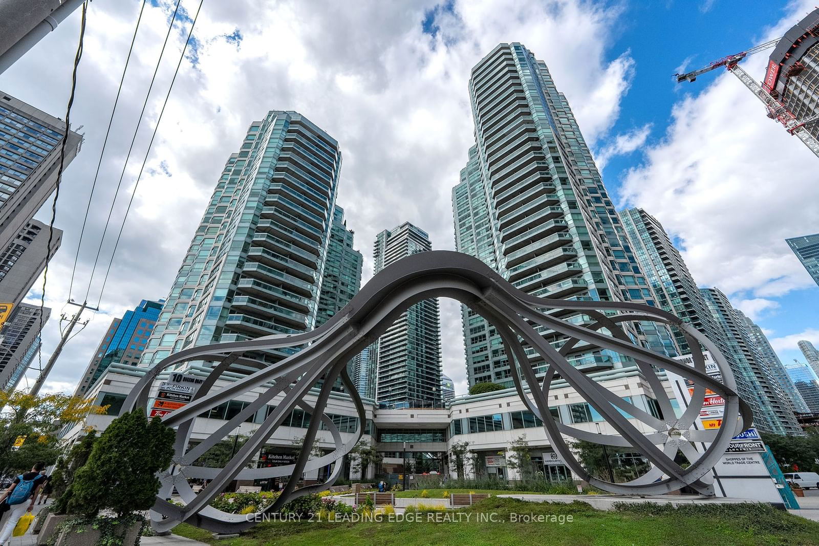 10 QUEENS Quay W, unit 702 for rent