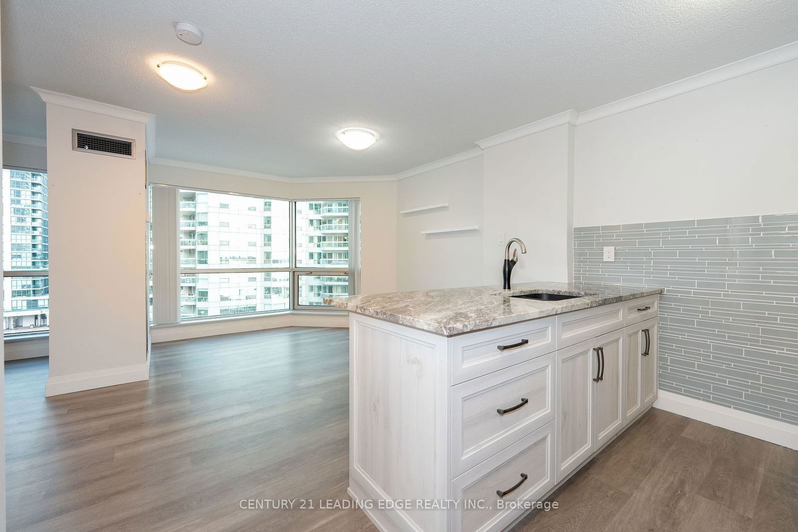 10 QUEENS Quay W, unit 702 for rent