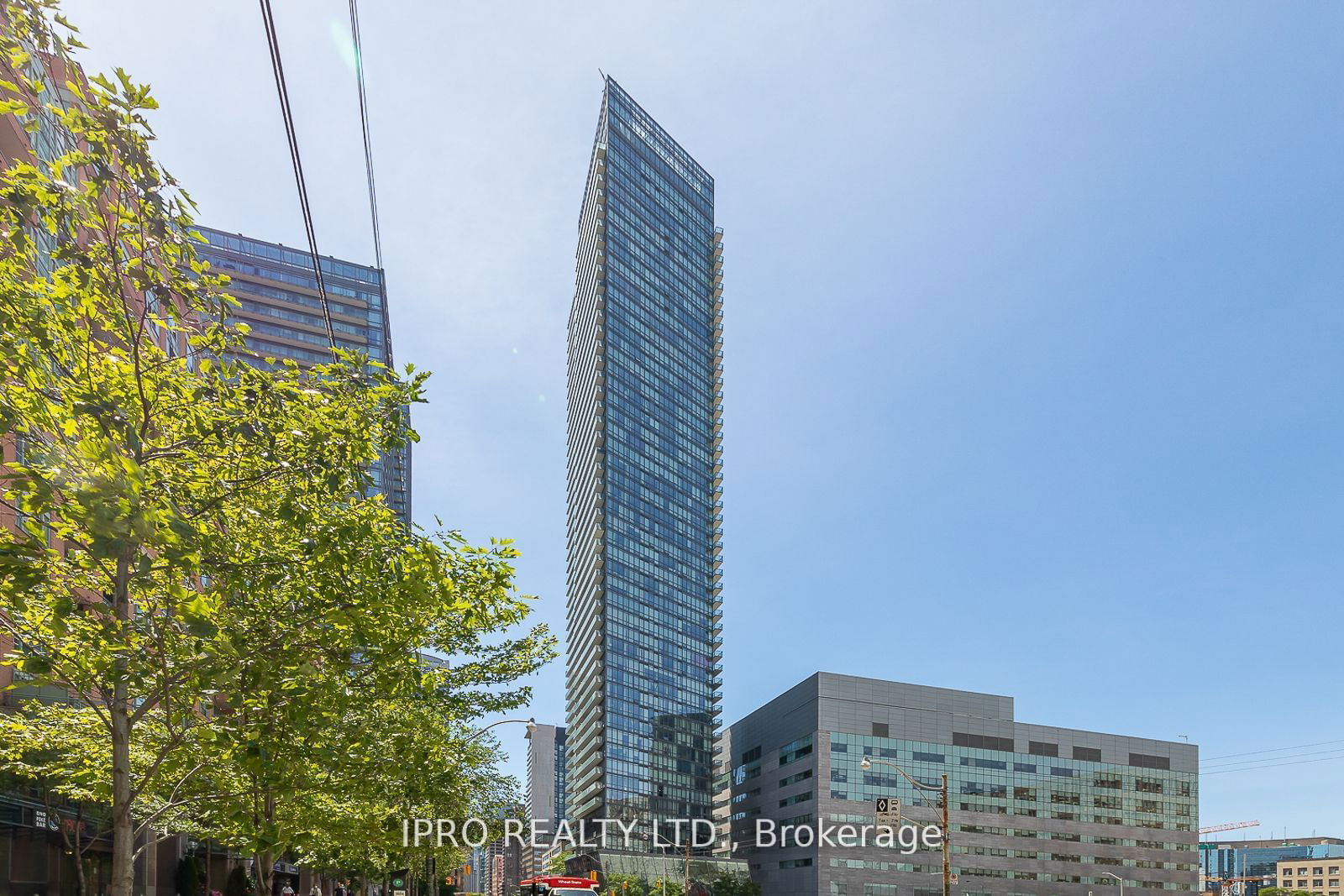 832 Bay St, unit 707 for rent