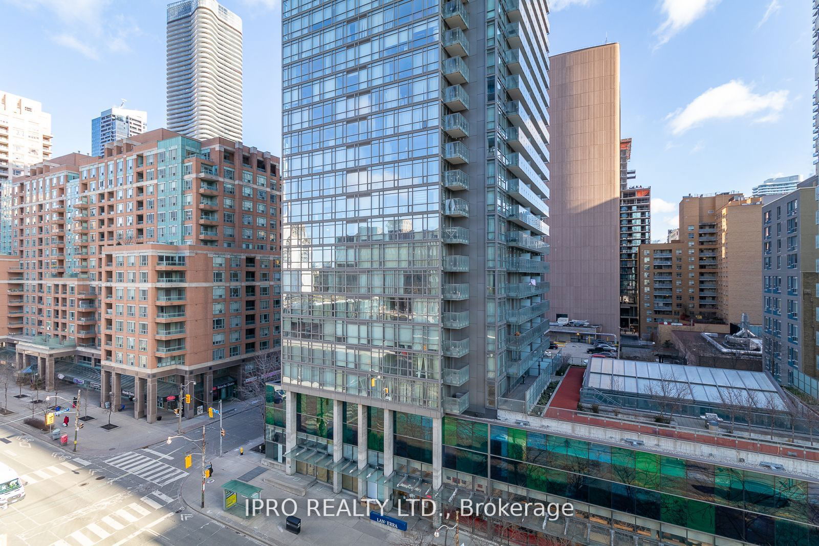 832 Bay St, unit 707 for rent