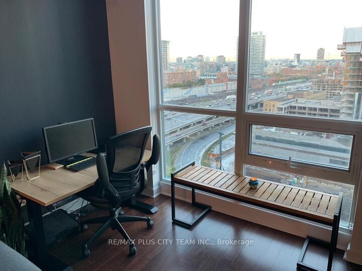 12 Yonge St, unit 1903 for rent