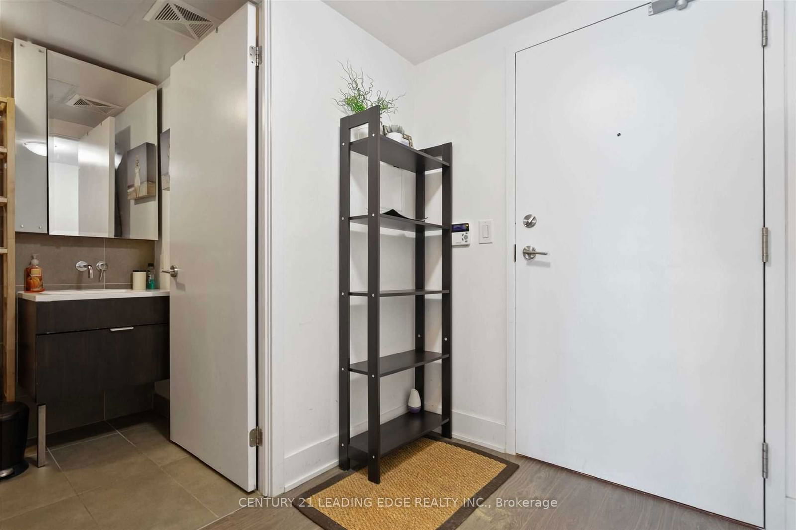 508 WELLINGTON St W, unit 1002 for rent