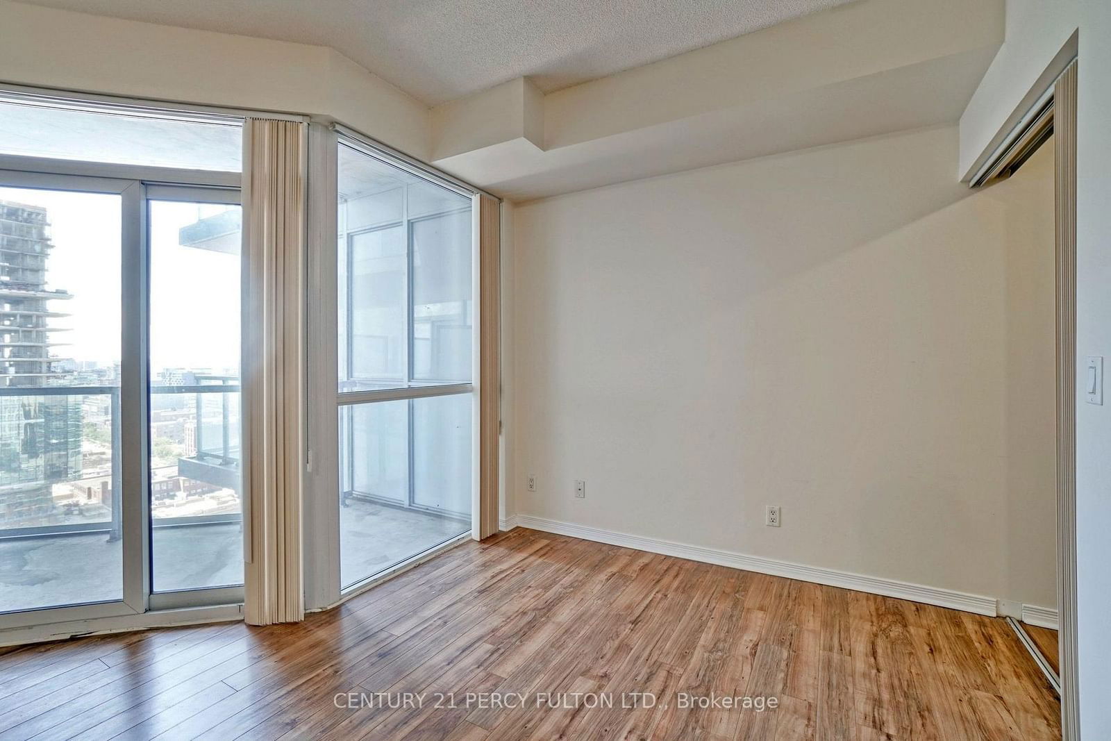 352 Front St W, unit 2211 for sale