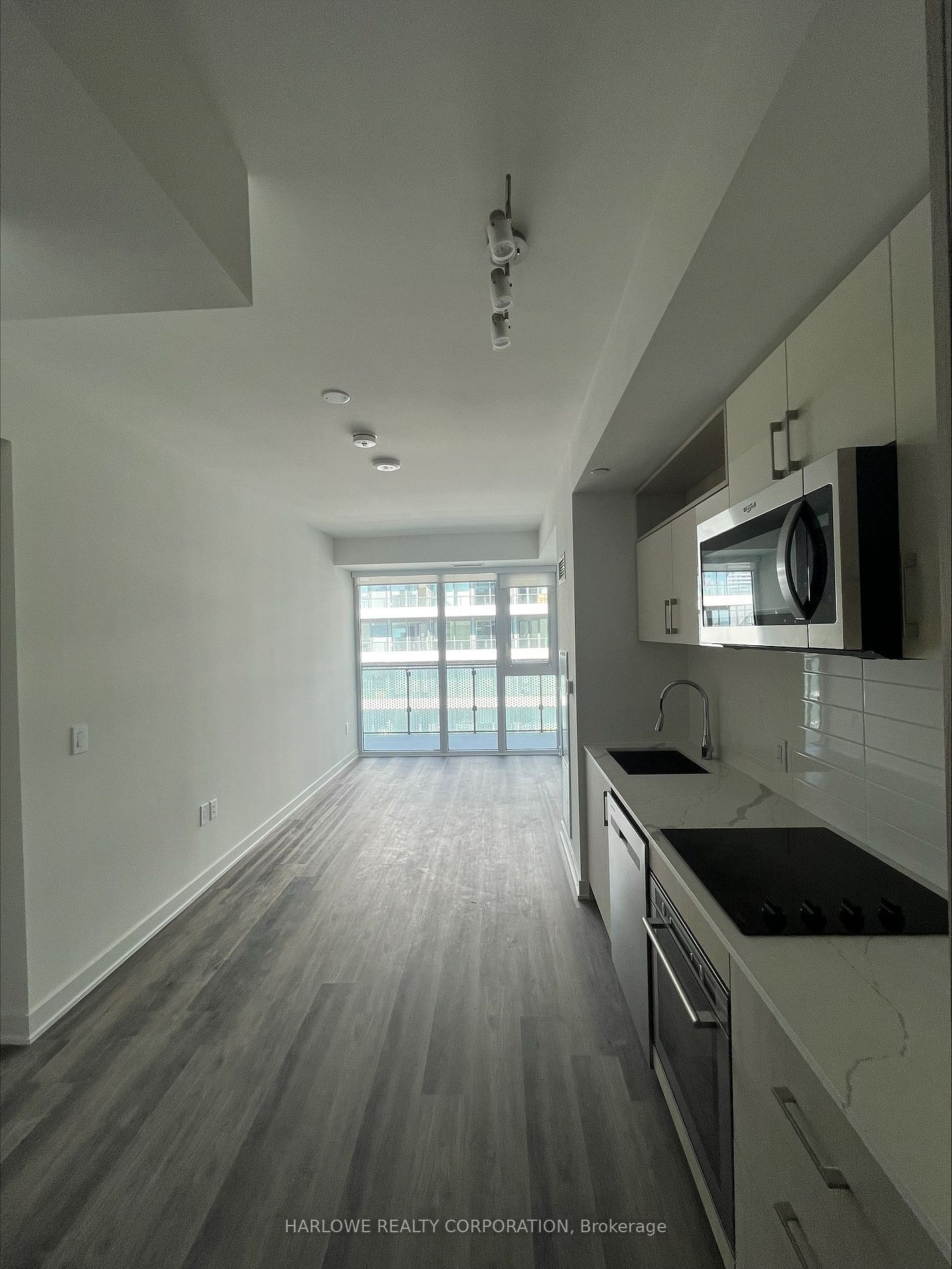 60 Princess St, unit 1618 SE for rent