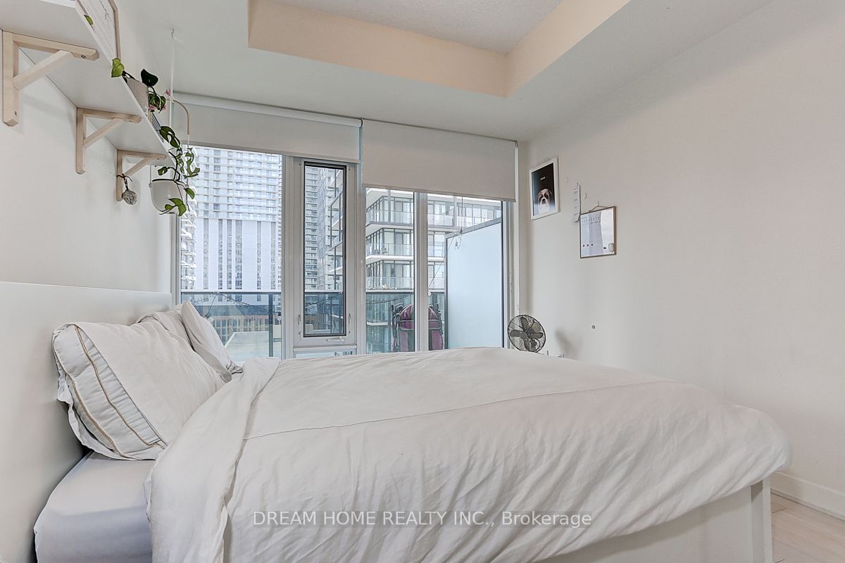 330 Richmond St W, unit 1717 for sale