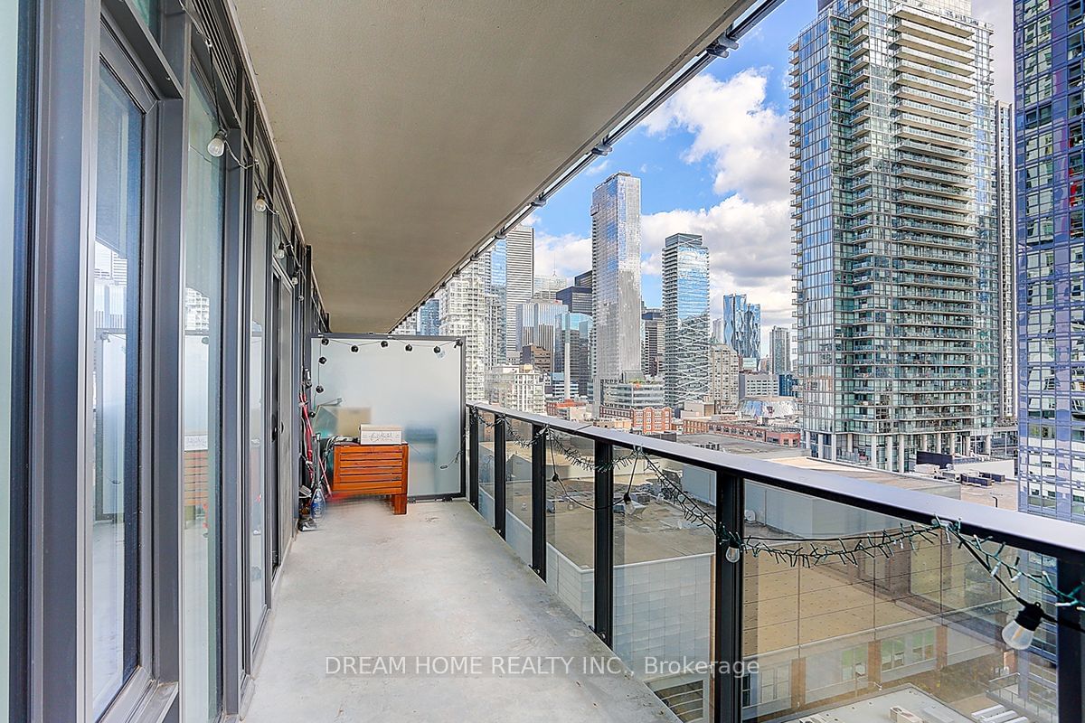 330 Richmond St W, unit 1717 for sale