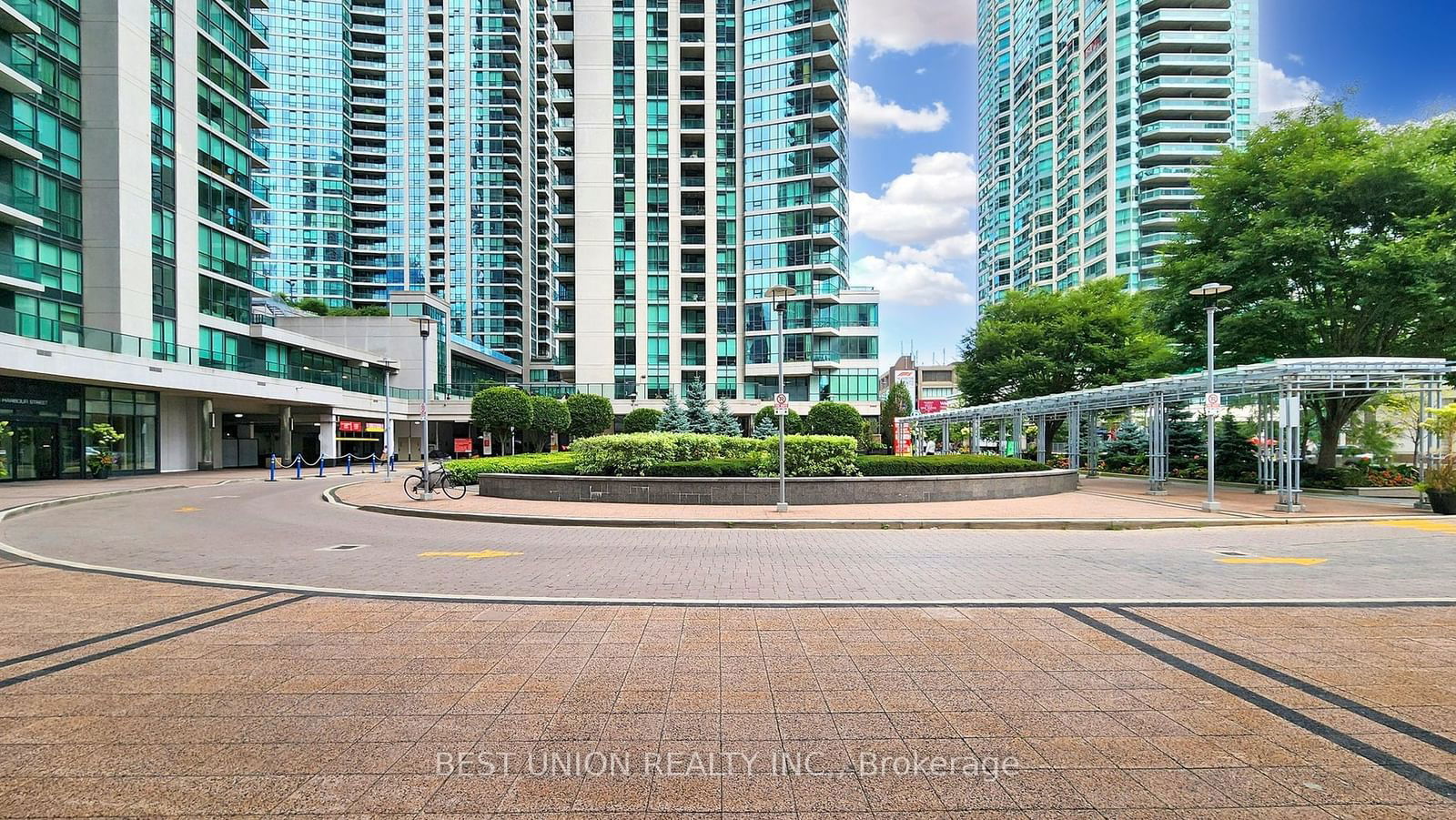 33 Bay St, unit 2407 for rent