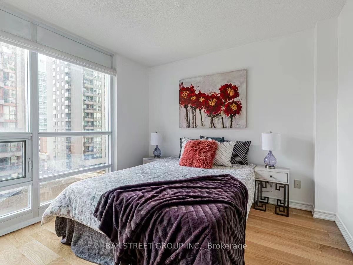 761 BAY St, unit #709 for rent