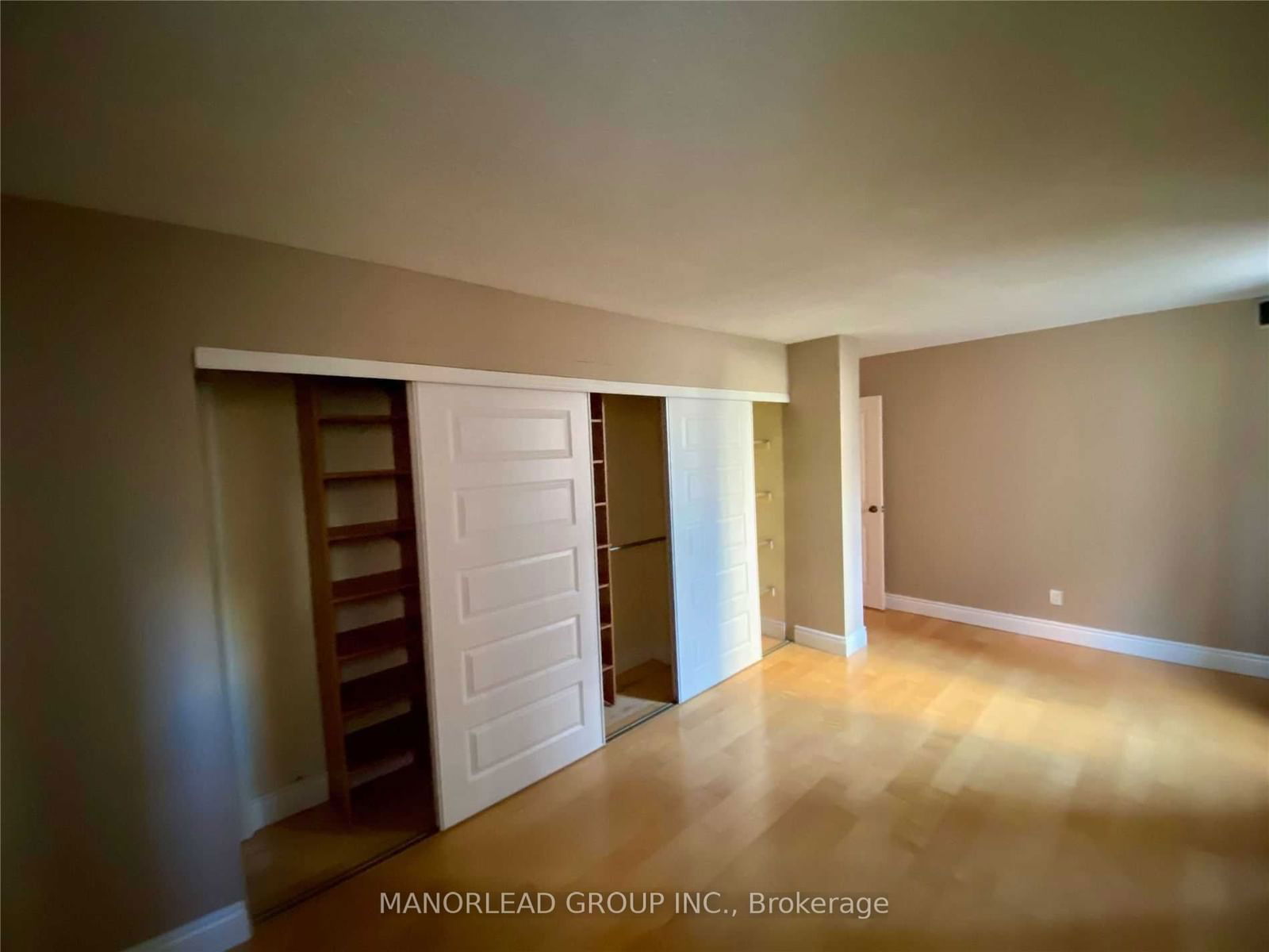 633 Bay St, unit 404 for rent