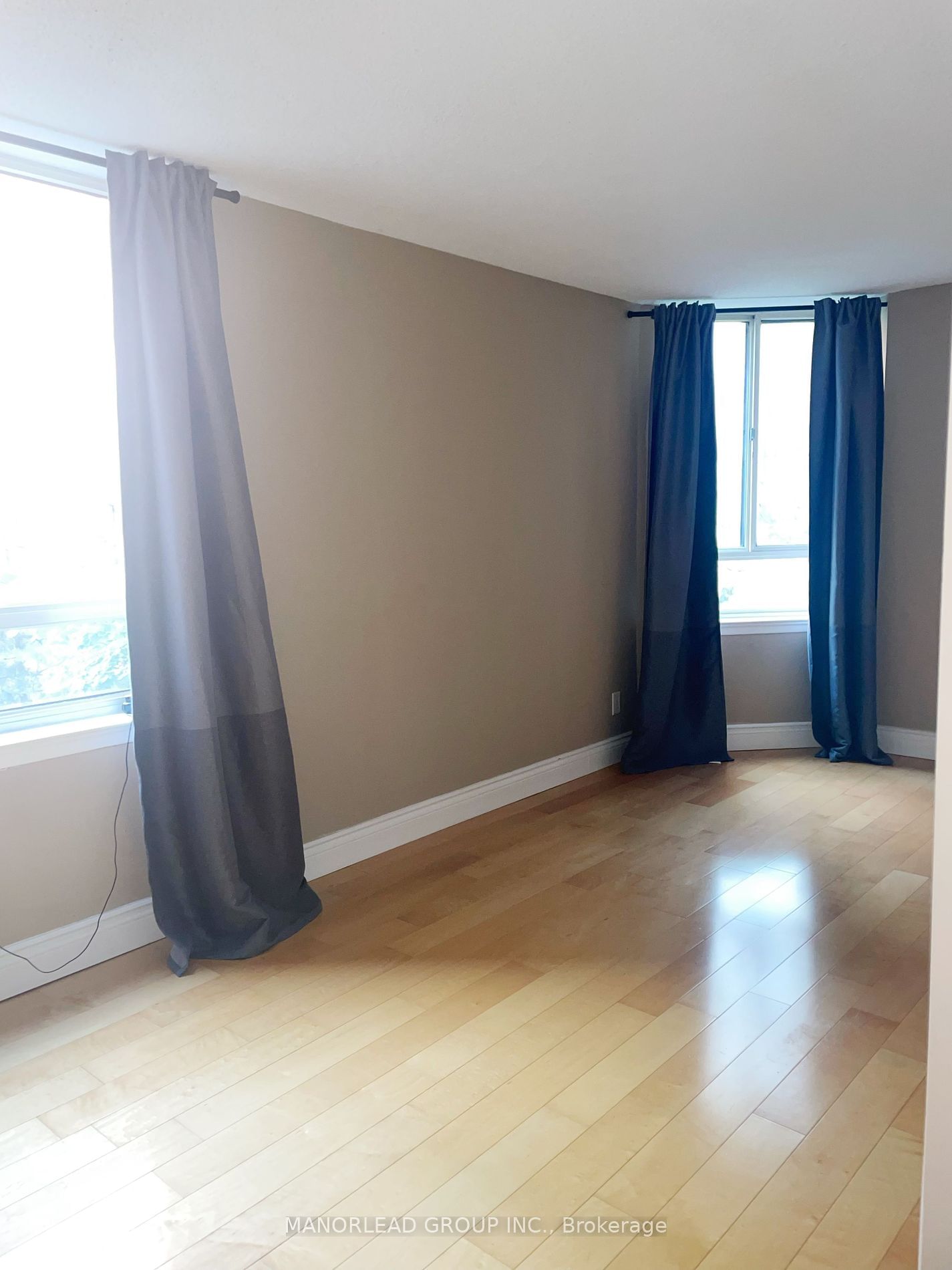 633 Bay St, unit 404 for rent