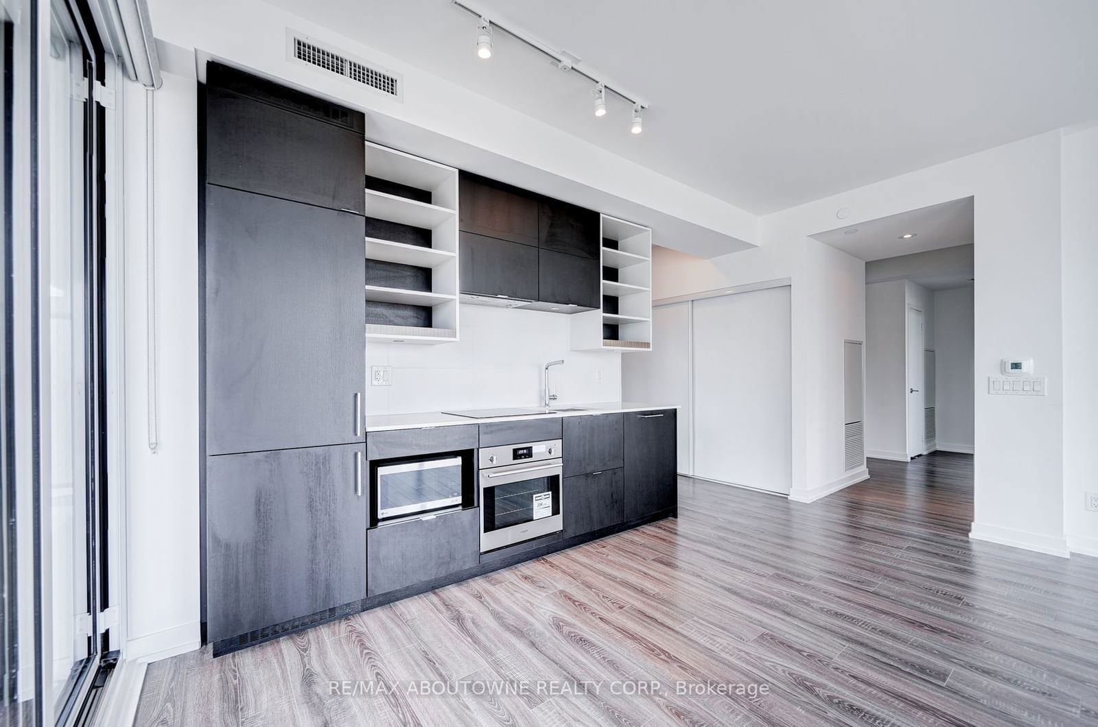 20 Edward St, unit 1503 for rent