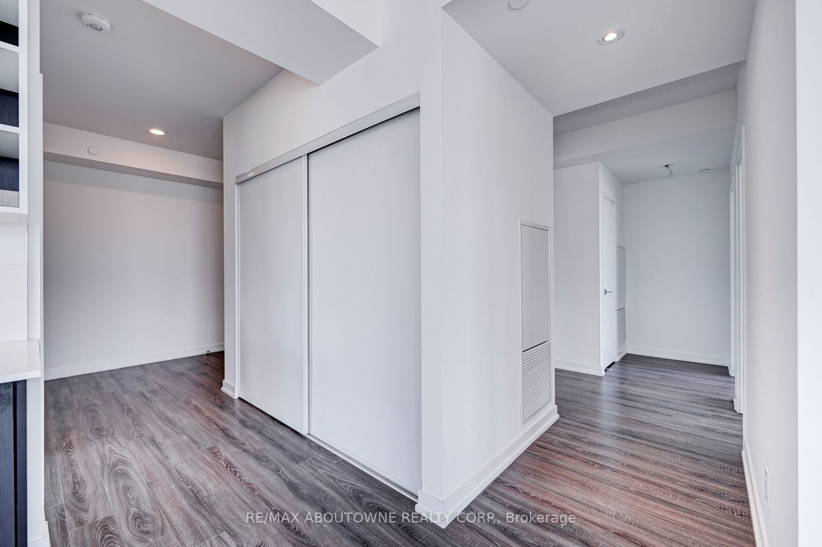 20 Edward St, unit 1503 for rent