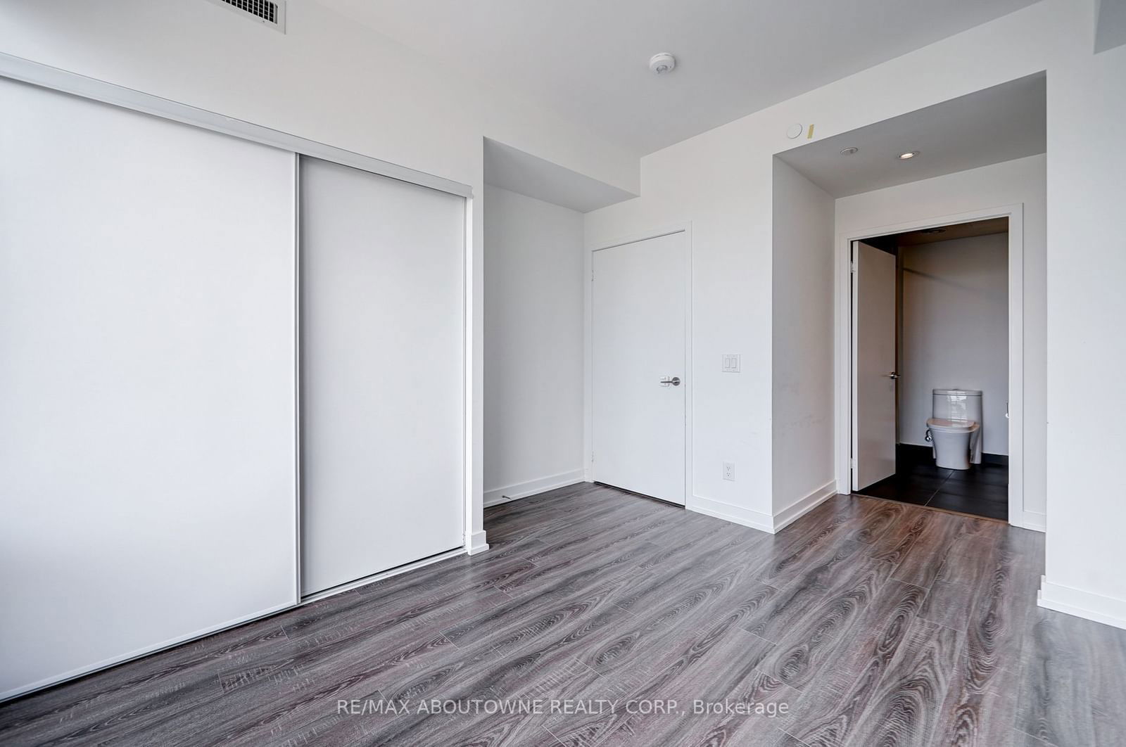 20 Edward St, unit 1503 for rent