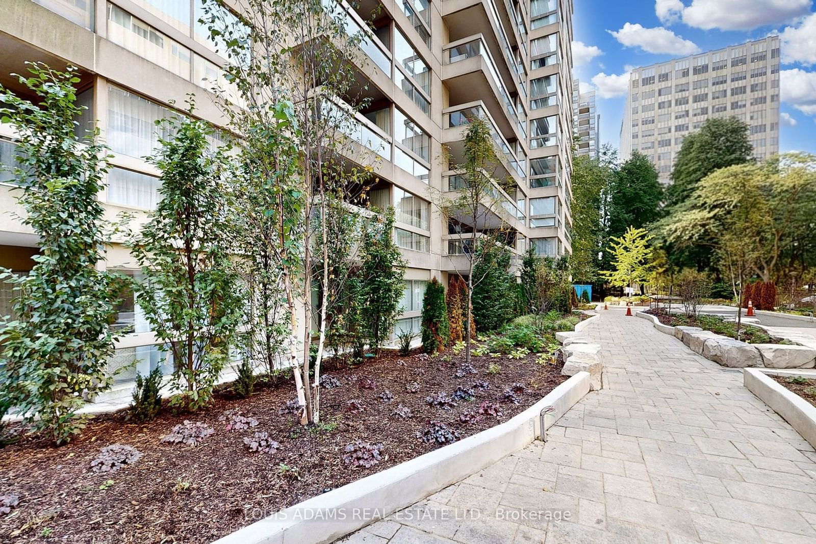 61 St Clair Ave W, unit 107 for sale