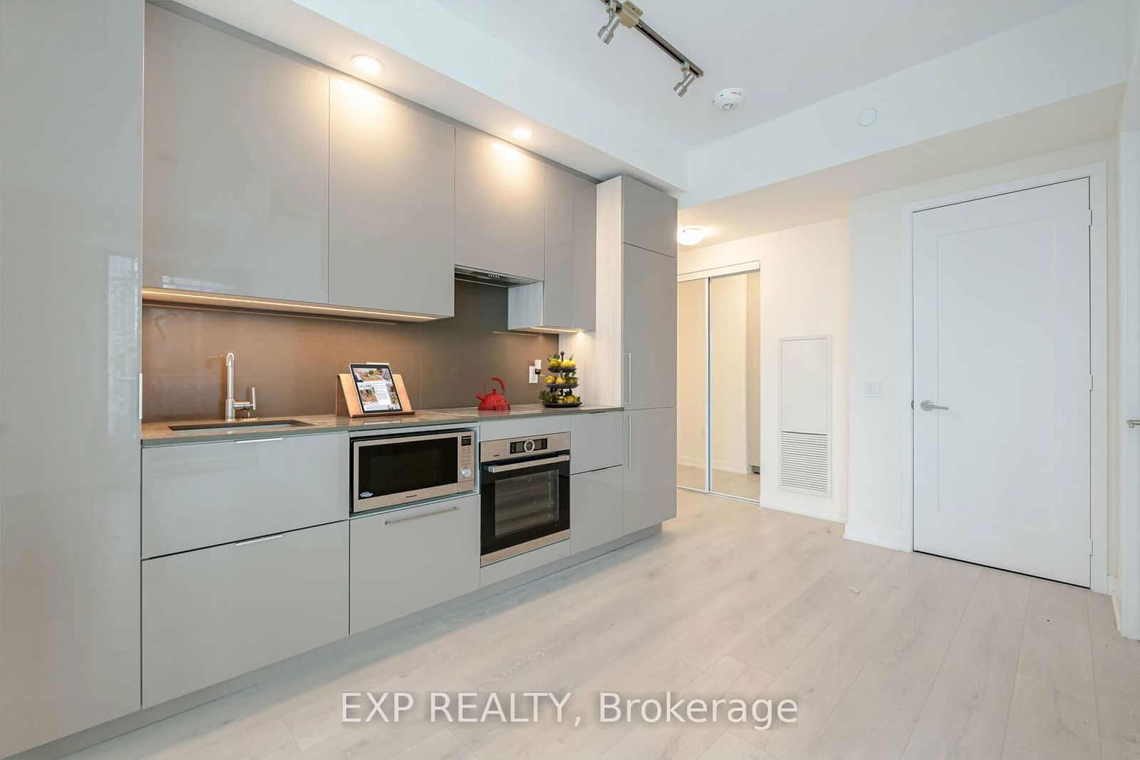 28 Freeland St, unit 1107 for sale