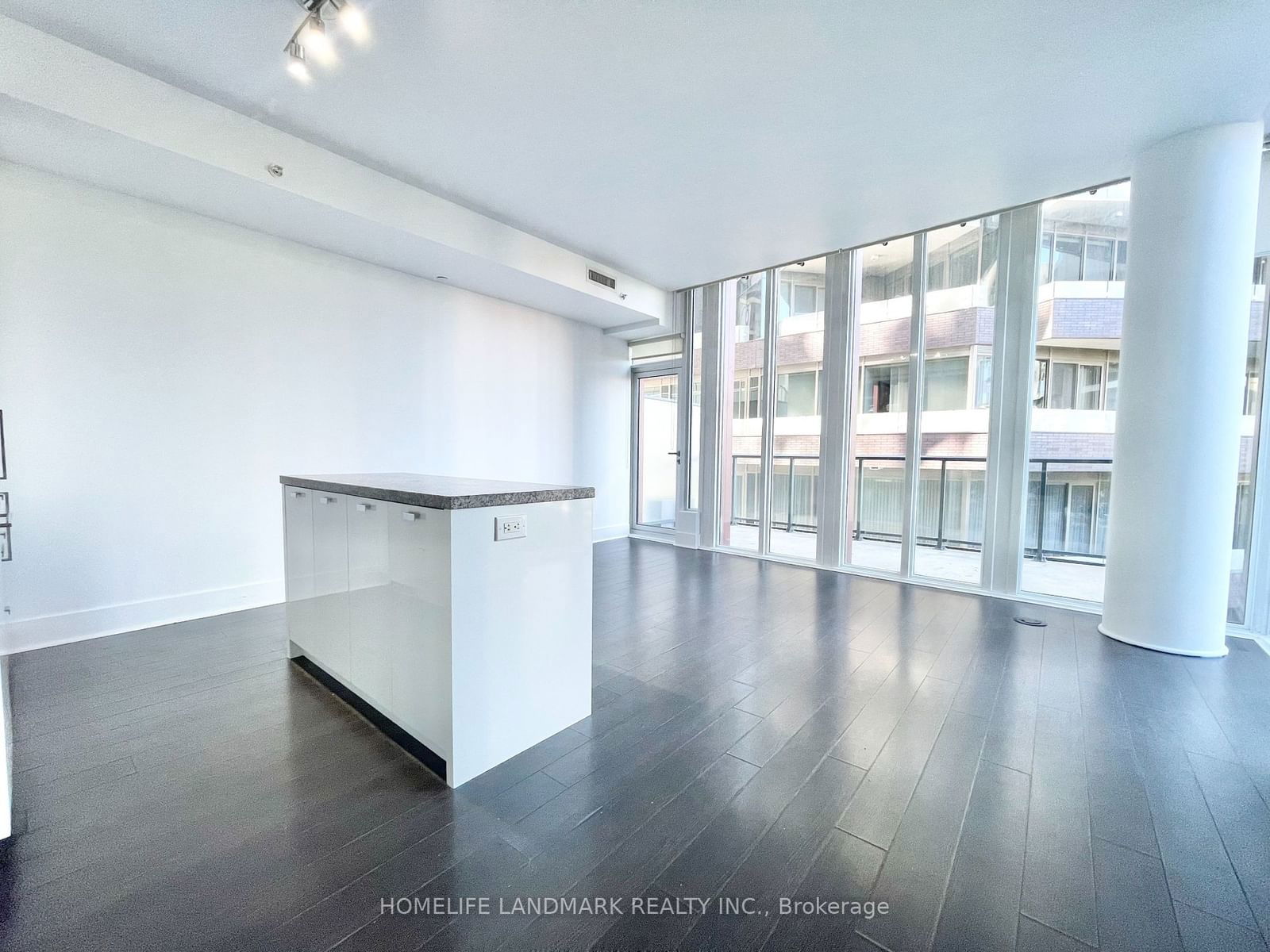 32 Davenport Rd, unit 402 for rent