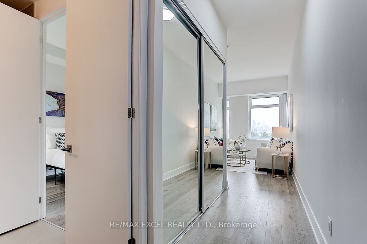 111 St Clair Ave W, unit 712 for sale