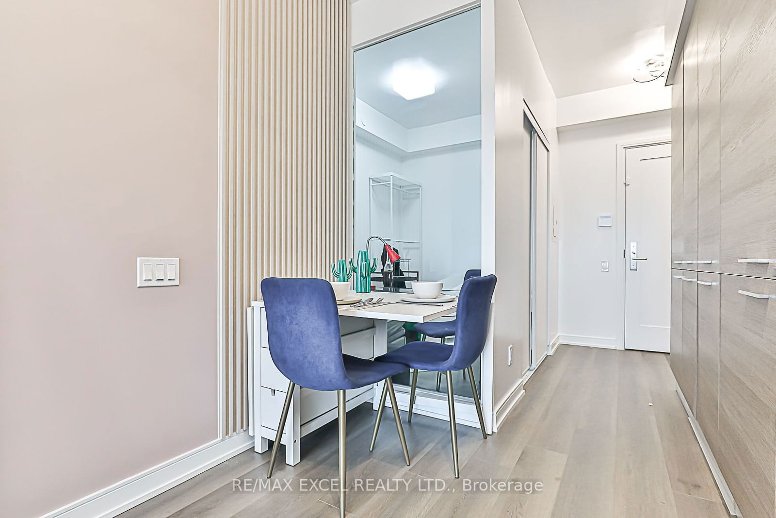 3 Gloucester St, unit 3912 for sale