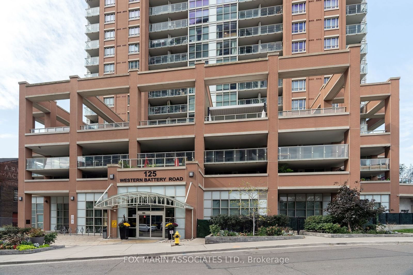 125 Western Battery Rd, unit 1104 for rent