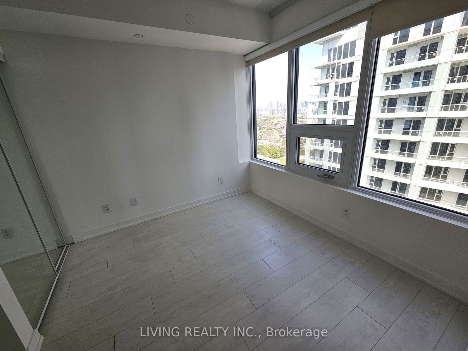 19 Western Battery Rd, unit 3103 for rent