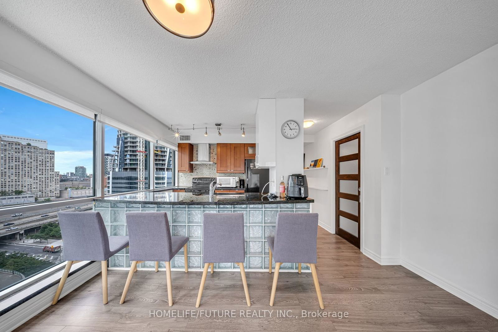 10 Yonge St, unit 1603 for sale