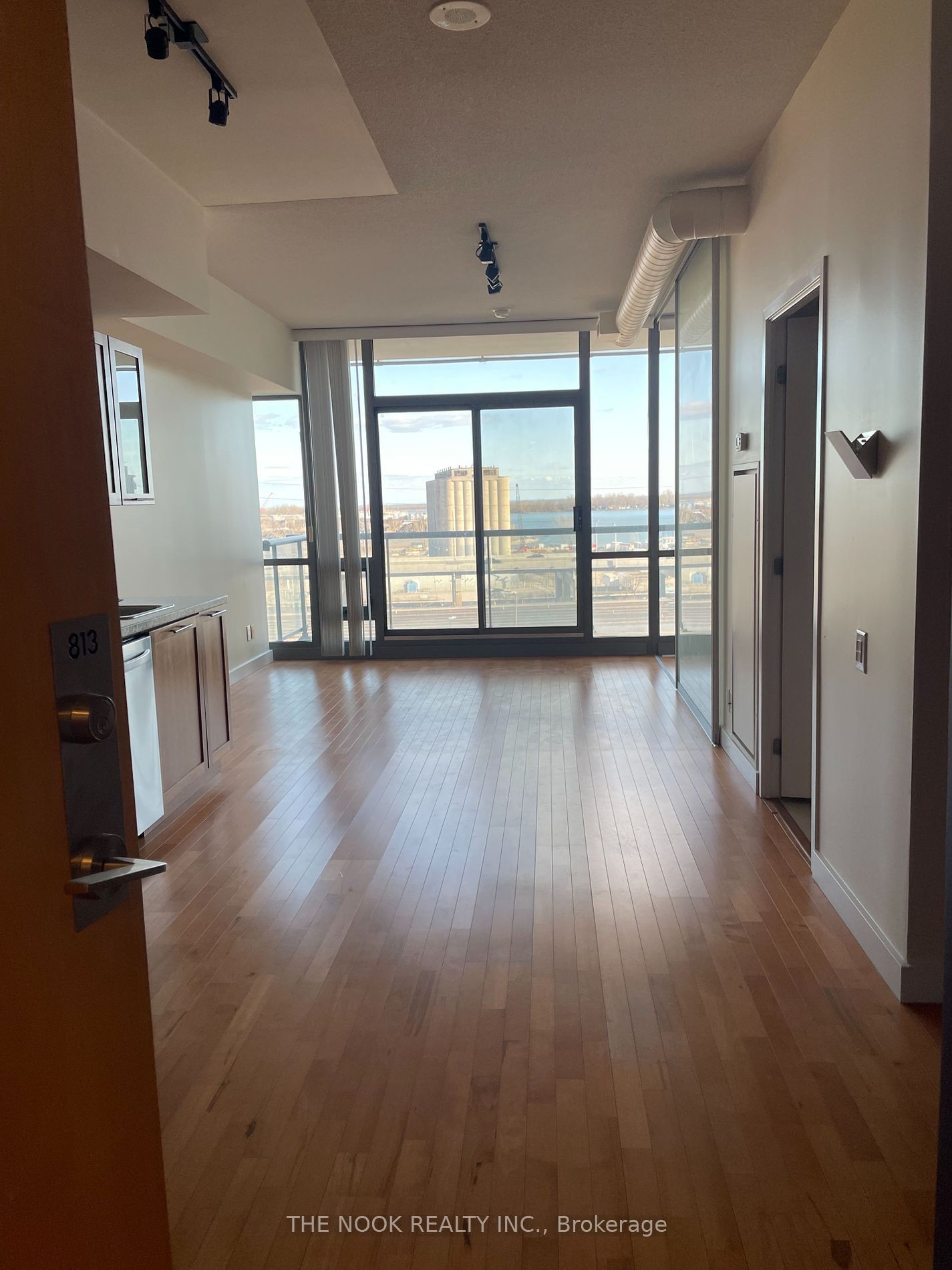 33 Mill St, unit 813 for rent