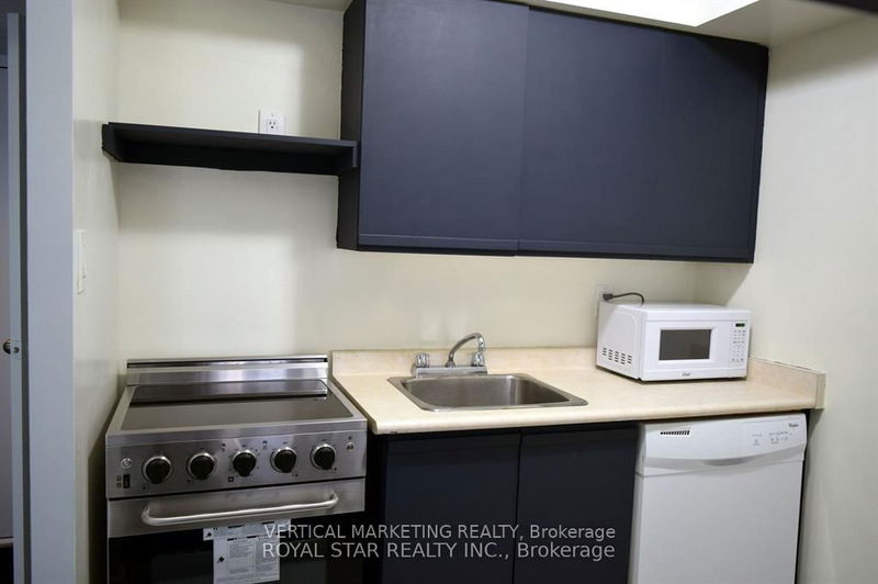 633 Bay St, unit 1009 for rent