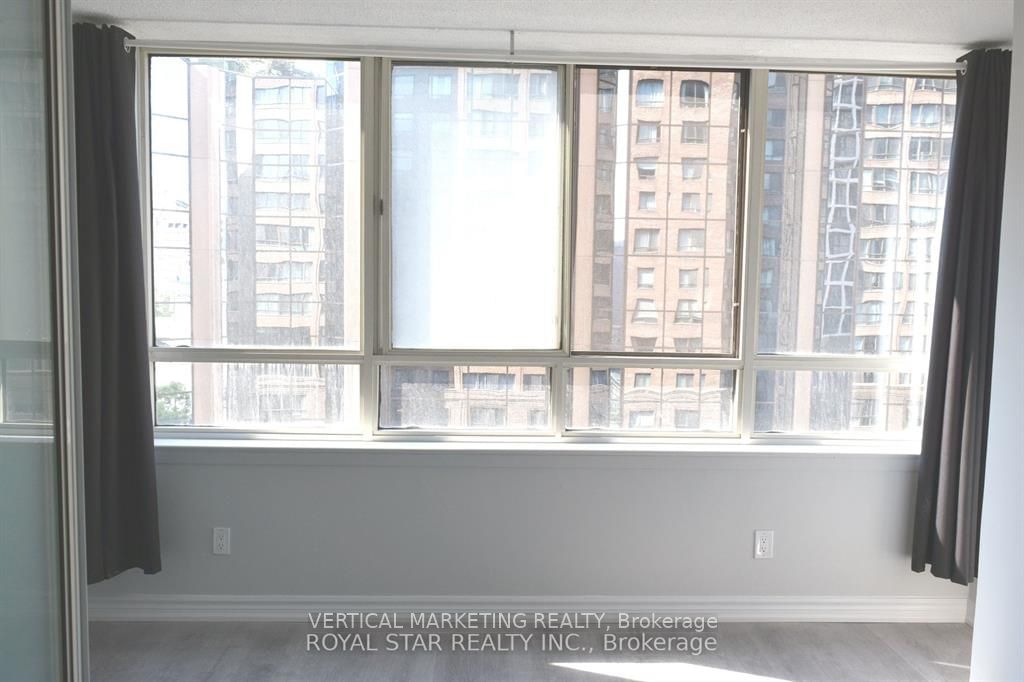 633 Bay St, unit 1009 for rent