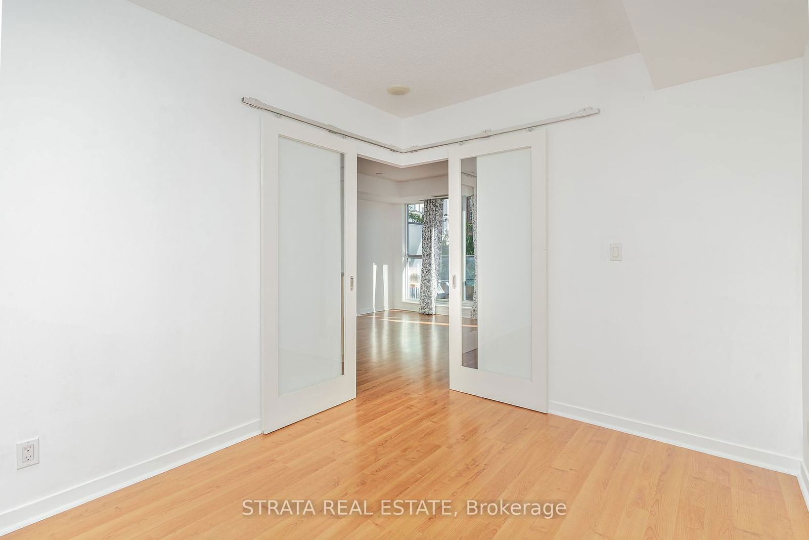 76 Shuter St, unit 605 for sale