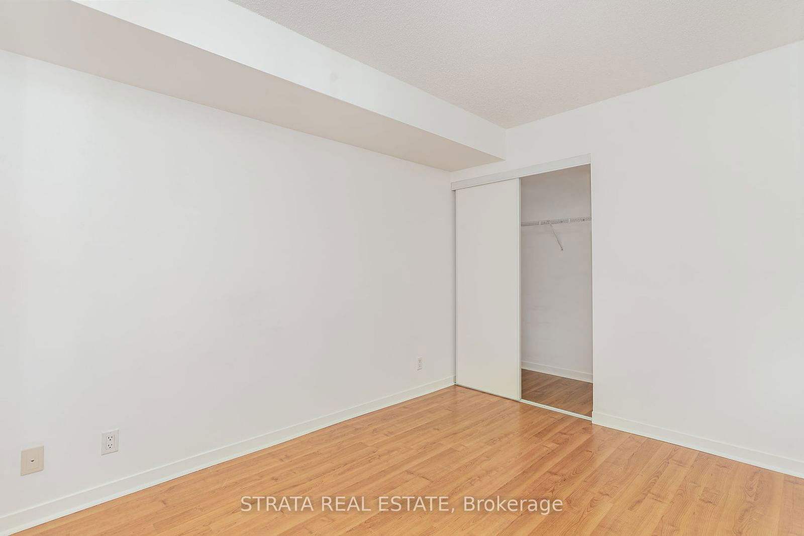 76 Shuter St, unit 605 for sale