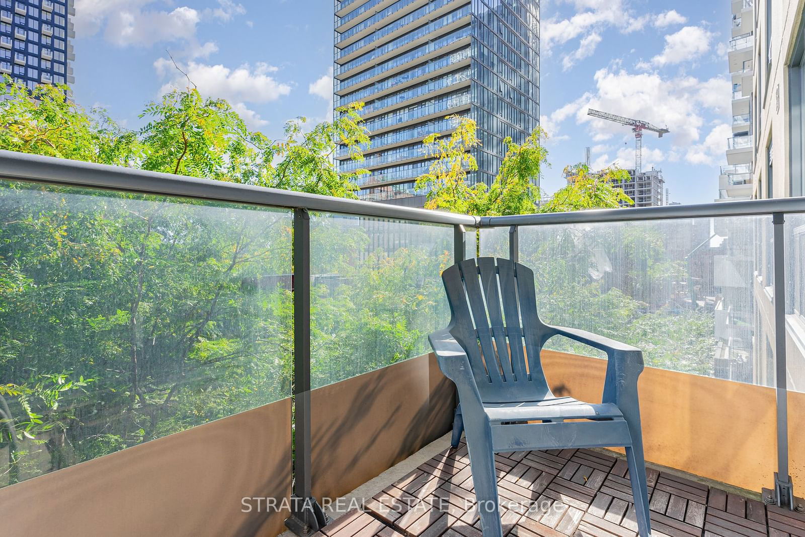 76 Shuter St, unit 605 for sale