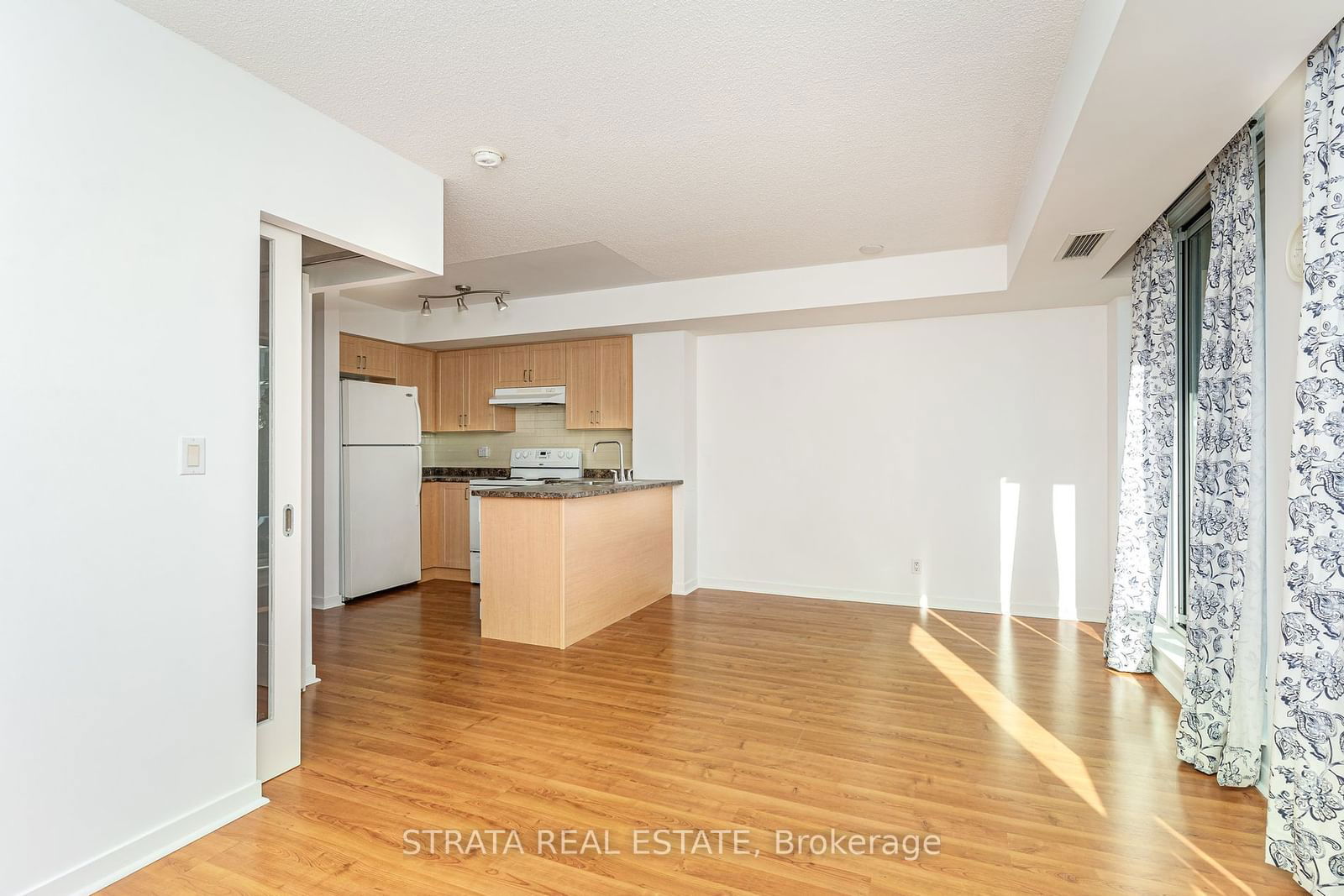 76 Shuter St, unit 605 for sale