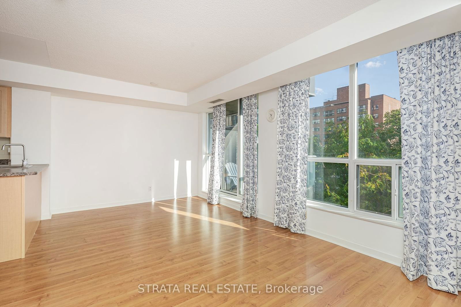 76 Shuter St, unit 605 for sale